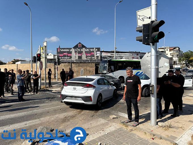 5 اصابات احداهما خطيرة بحادث طرق على شارع 444 - مفرق جلجولية 